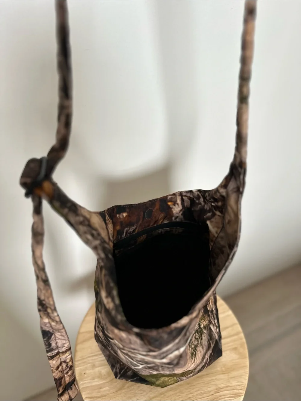 BAGGU Photo Forest Camo Print Small Nylon Sling Bag (like new!) - Picture 8 of 9